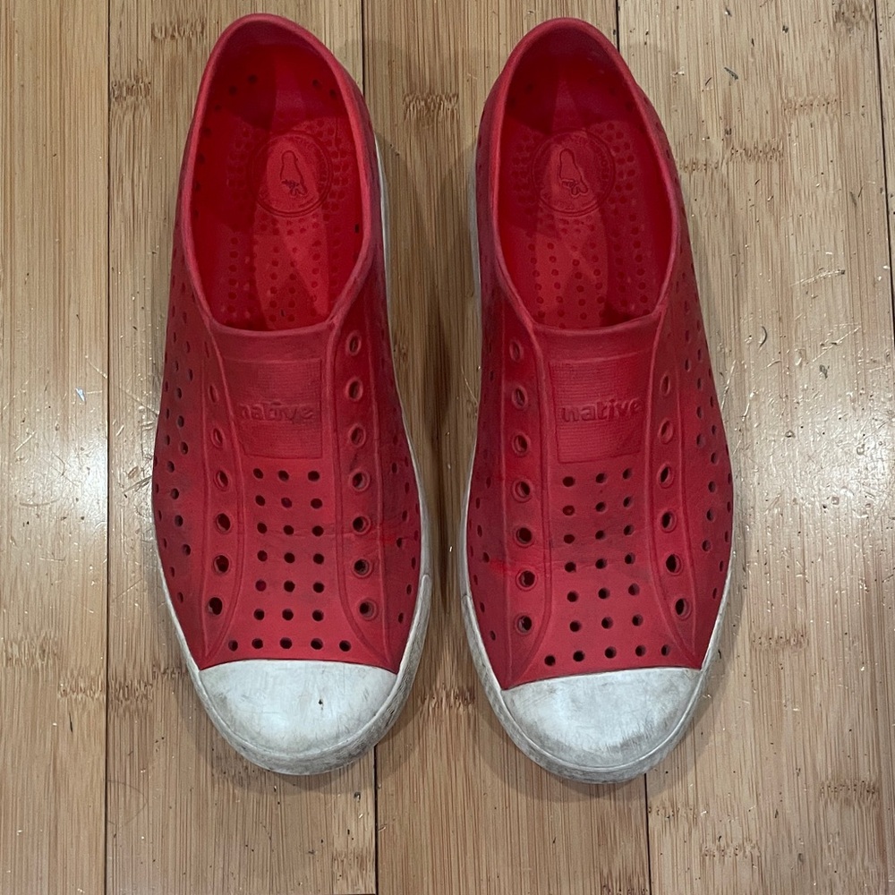 Native Jefferson Red Slip-On Sneakers with White Toe Cap size J5
